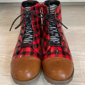 Pipperdoodles Red and Black  Buffalo Boots girls size 3 boots